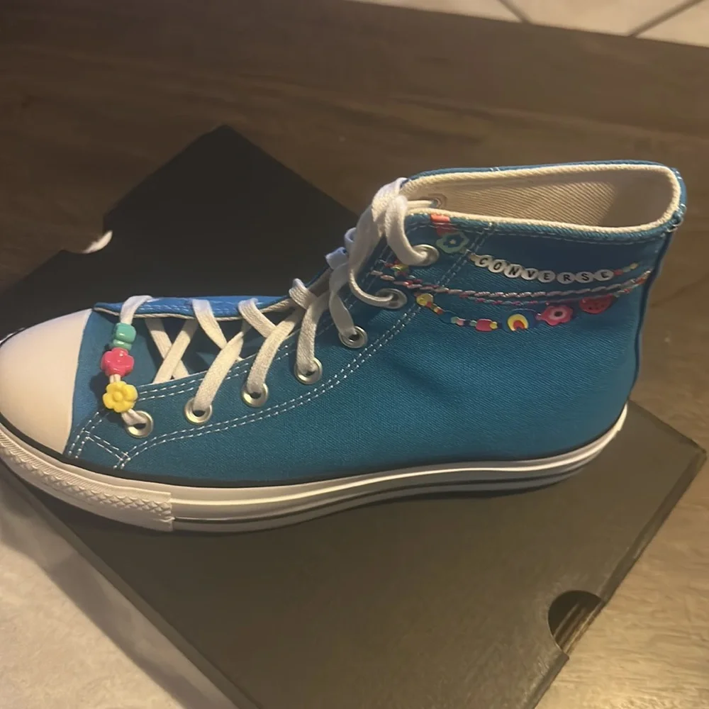NWT Converse Chuck Taylor All Star Lift Platform Embroidered Bracelet
